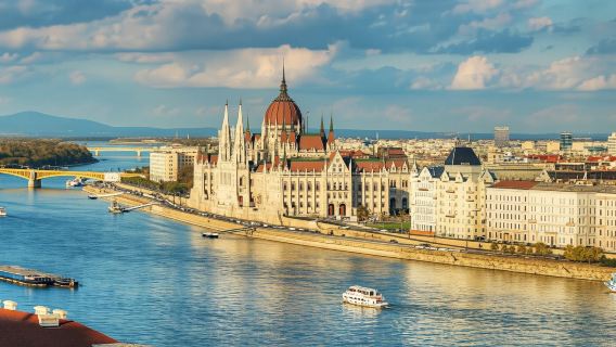 Private boat tour in Budapest for 1 or 2 hours