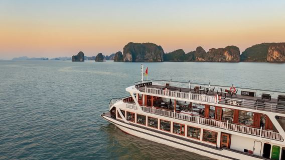 VIP TOUR :Visit Halong Bay, a world heritage site, on the cruise ship “Lavoya Boutique”with Lunch