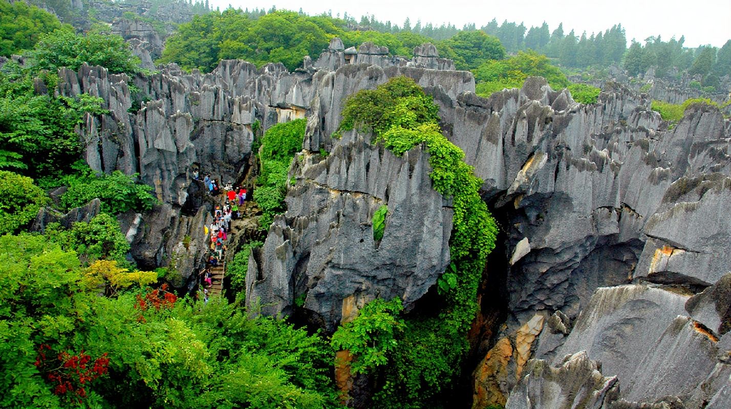 Kunming Stone Forest + Yiliang Roast Duck Lunch + Hui Village & Mosque Muslim Private Tour