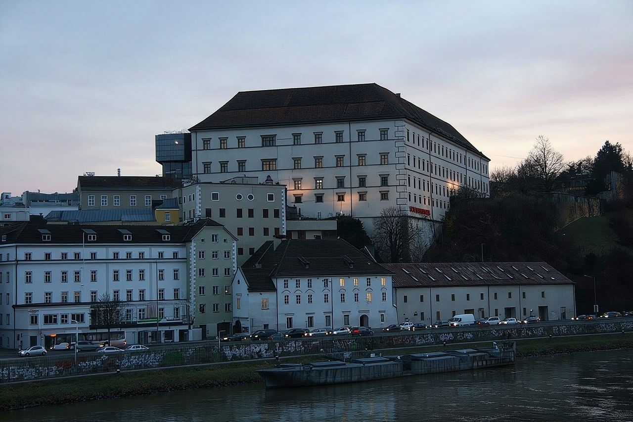 Vienna: Private Tour Mauthausen and Linz
