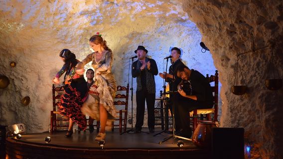 Flamenco-Show in einem Höhlenrestaurant in Granada