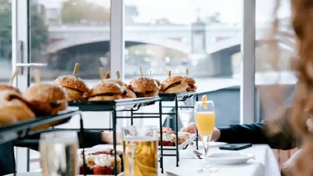 Melbourne: Afternoon Cruise + Bottomless Brunch