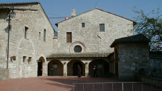 Tempat-tempat Suci dan Tapak Fransiskan mengelilingi Assisi