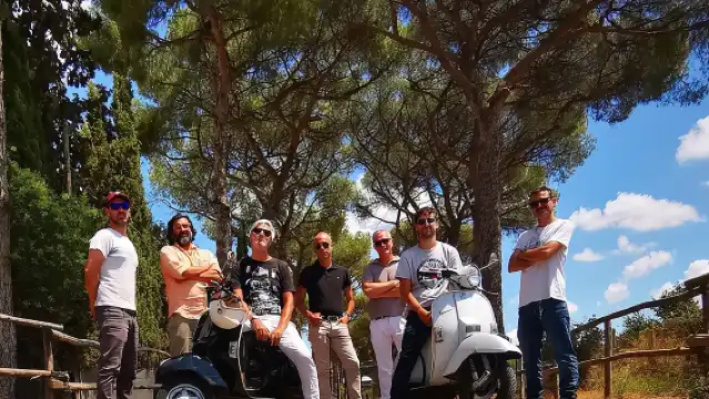 Rome by Vespa: Classic Rome Tour with Pick up
