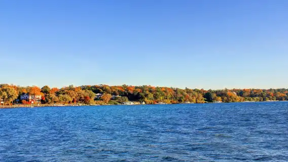 1-Day Tour Lake Geneva & Anderson Japanese Gardens