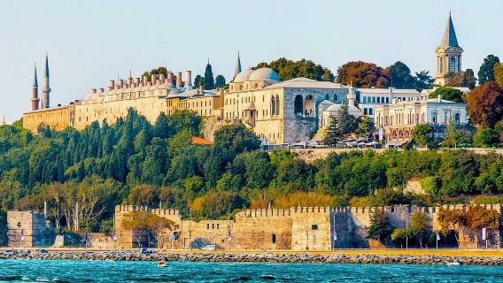Crucero matutino por el Bósforo con acceso al Palacio de Topkapi y al Gran Bazar