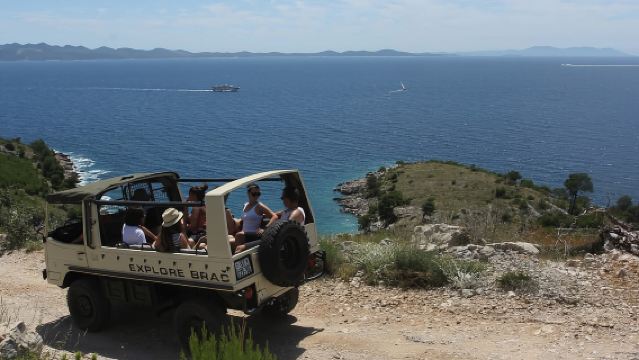 Brač: Island Exploration Tour by Four-Wheel Drive Jeep