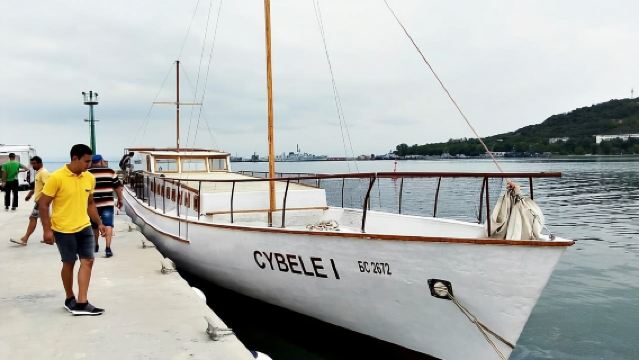 Nessebar: 4-Hour Boat Tour incl. Fishing, Lunch & Drinks