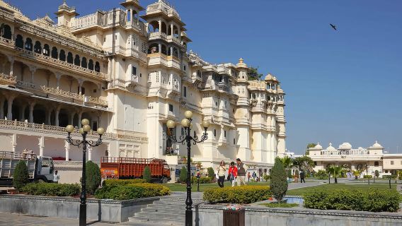 City Palace Udaipur Express visits with english speaks guide