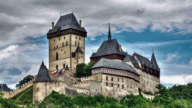 From Prague: One-Day Rafting Tour to Karlštejn Castle