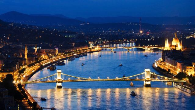 50-Minute Sightseeing Danube Cruise with Audio Guide