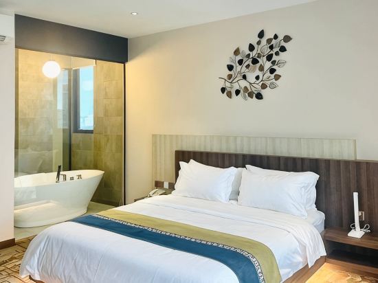 LIN 288 Hotel Room Type - Deluxe Queen Room