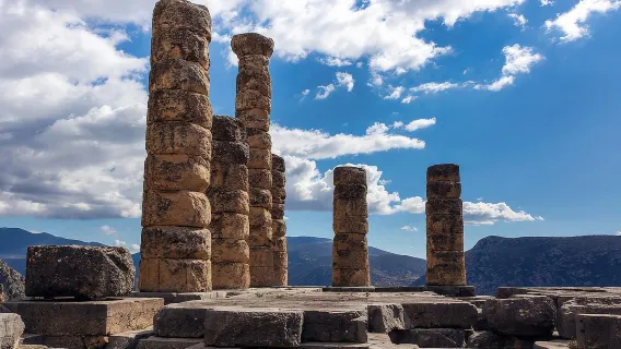 Excursion d'une journée à Delphes et Arachova en Grèce|Billet d'entrée incluant le site archéologique et le musée + guide touristique professionnel