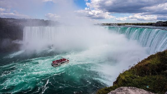 Niagara Falls Day Tour from Toronto Includes Boat Tour and Winery