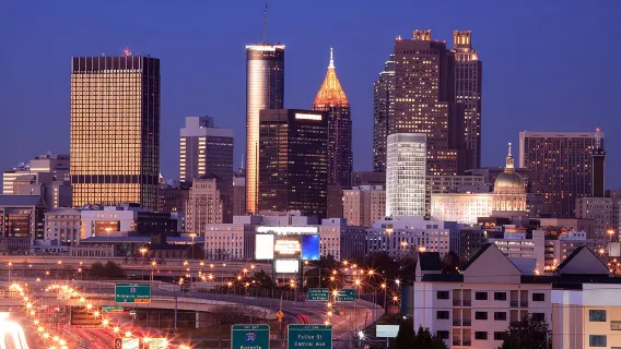 Tour nocturno en autobús por las luces de la ciudad de Atlanta con fotos y parada para cenar