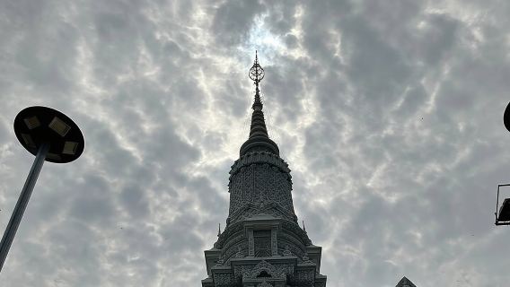Oudong Mountain History and Pagoda Tour