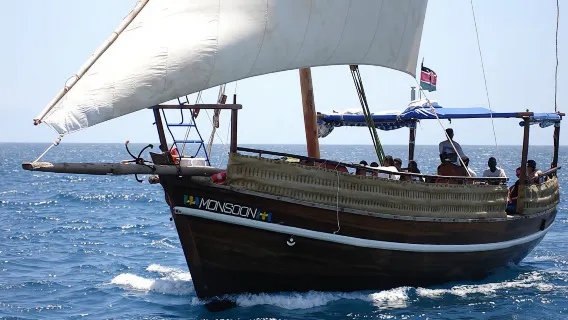 Tur snorkeling di Taman Laut Kisite dengan dhow Pilli Pipa