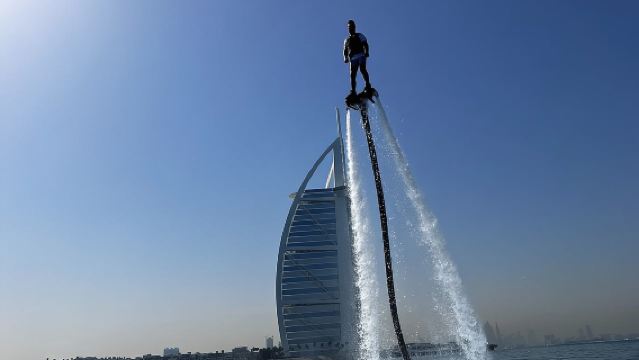 ประสบการณ์เล่นฟลายบอร์ดในดูไบ - 30 นาที