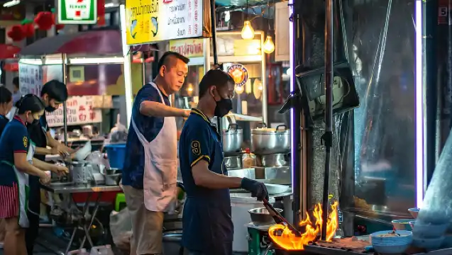 曼谷夜遊：鄭王廟、臥佛寺、唐人街及嘟嘟車之旅
