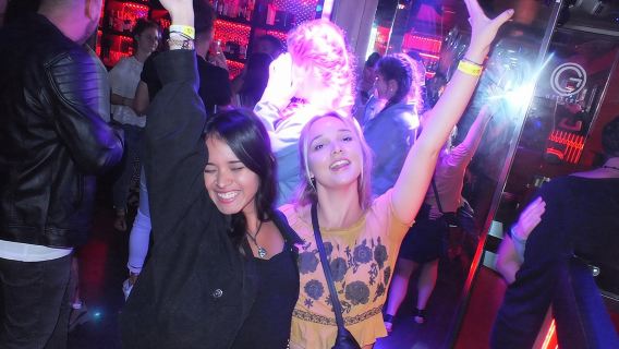 Passeio Noturno de Bares em Málaga com Drinks e Entrada em Casas Noturnas