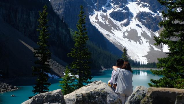 คาลการี: ทะเลสาบโมเรน, เลคลูอิส, ทะเลสาบมรกต, น้ำตกทาคาคาว