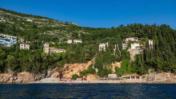 ดูบรอฟนิก: เรือรับส่งที่ชายหาด Sveti Jakov