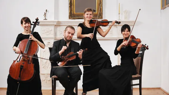 Krakow: Buổi hòa nhạc Giáng sinh với rượu vang