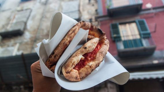 Recorrido gastronómico callejero de Nápoles: aventura de degustación para grupos pequeños