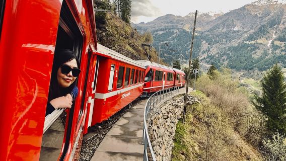 Desde Milán: Excursión de un día al Bernina y St. Moritz en tren panorámico