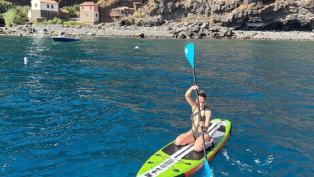 Из Фуншала: живописный прибрежный круиз на современном катамаране.