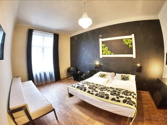 Czech Inn Room Type - Triple Room with Private Bathroom