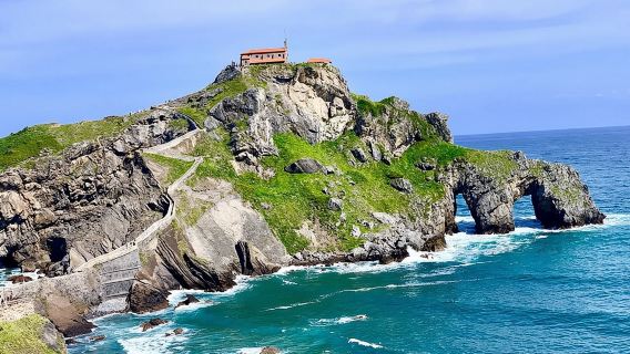 Gaztelugatxe, Mundaka and Gernika Tour from Bilbao