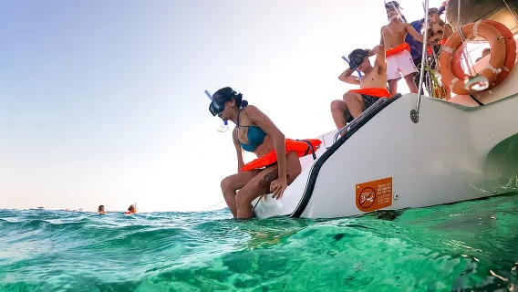 Isla Mujeres Cruise with Beach Club, Snorkel, Lunch and Open Bar