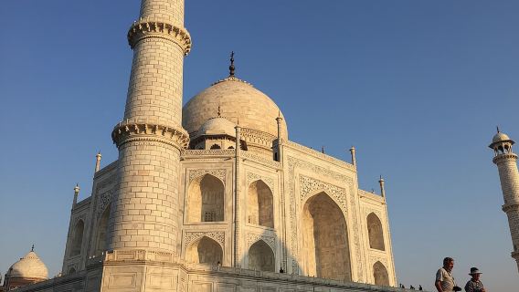 ทัวร์ชมพระอาทิตย์ขึ้นทัชมาฮาลพร้อมไกด์หญิง