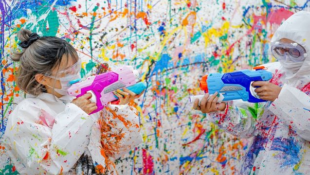 ソウル聖水]絵の具でいっぱいのスタジオ体験 アクションペインティング