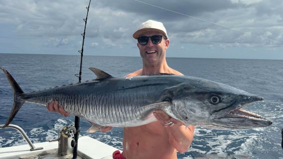 ทริปตกปลาในทะเลแคนส์ เกรตแบร์ริเออร์รีฟ (รวมอุปกรณ์ตกปลาและอาหารกลางวัน)