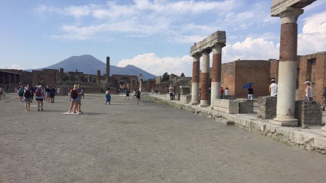 ทริปวันเดียวจากชายฝั่งนาโปลีไปยังภูเขาไฟวิสุเวียสและปอมเปอี