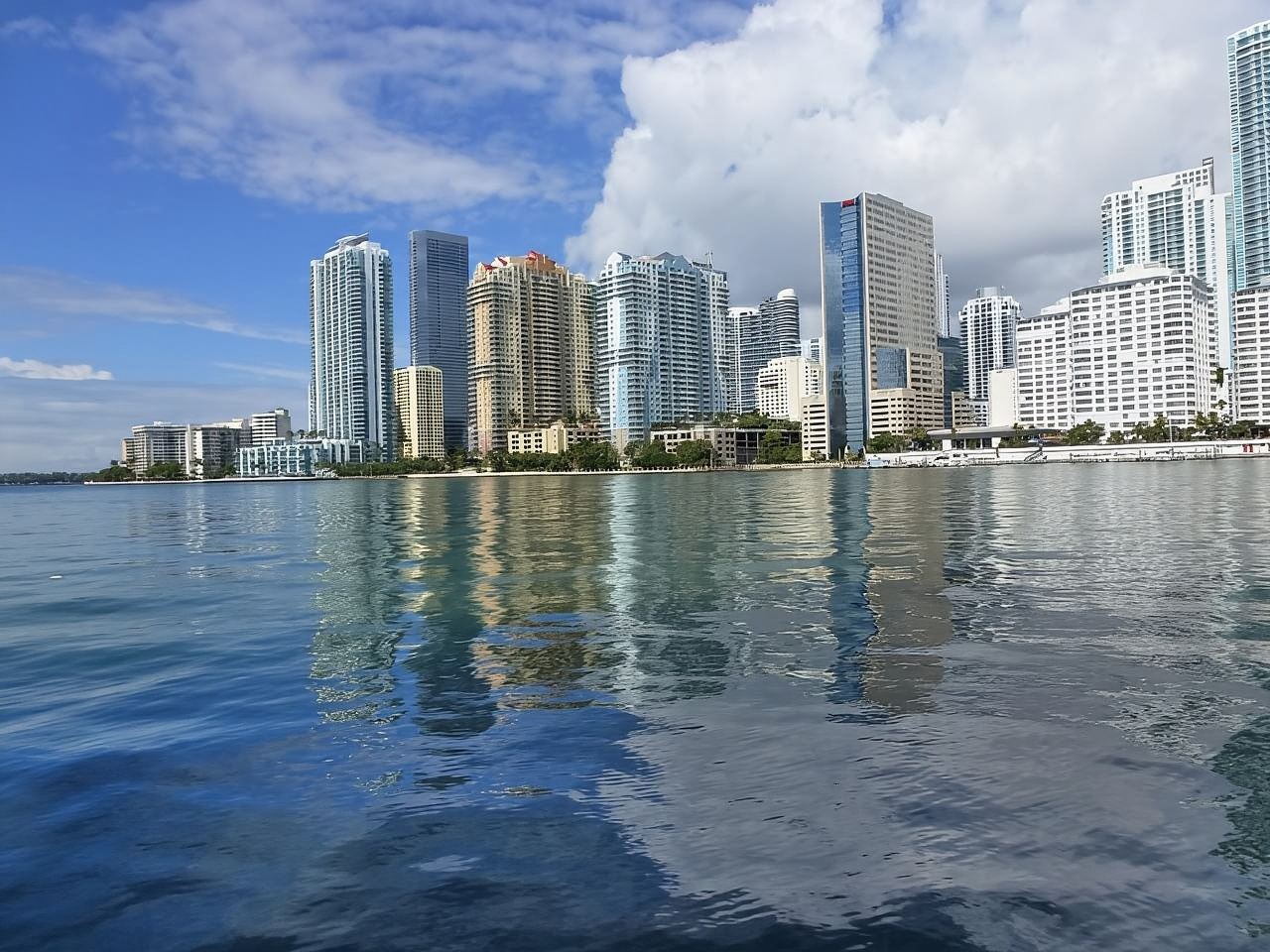 Miami Skyline Cruise of Millionaire Homes on Biscayne Bay