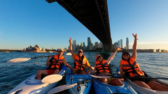 Sydney: Kajaktour bei Sonnenuntergang – Oper und Harbour Bridge (max. 17 Personen)