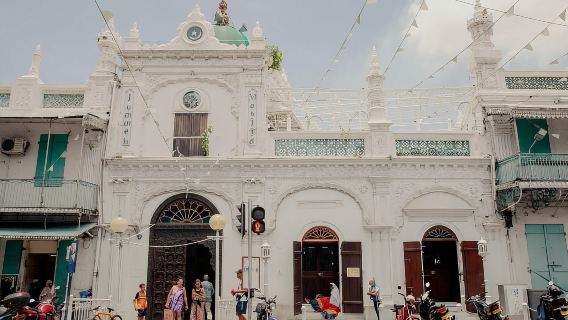 Walk and Explore Port Louis City: Guided Tour by Foot