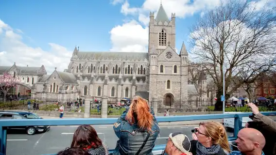 ダブリン：乗り降り自由のバスツアー