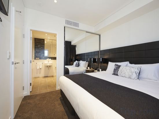 Silkari Suites Chatswood - Tap to explore photos