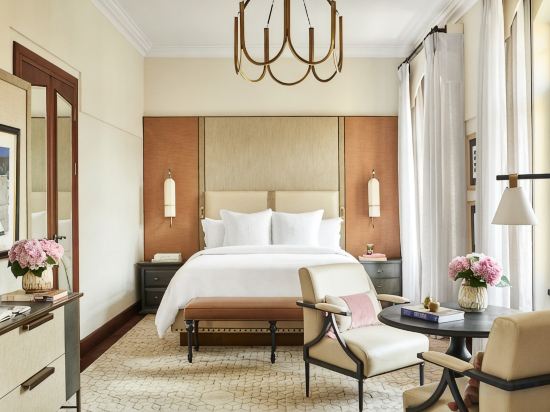 Four Seasons Hotel Istanbul at Sultanahmet  Room Type - Superior Room with one king bed
