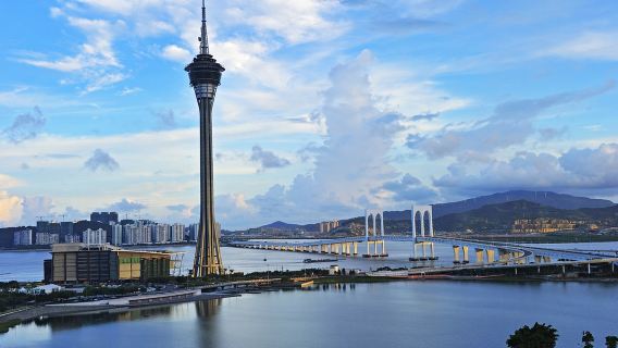 Abendbuffet im Macau Tower - 360° Drehrestaurant (Ticket nicht inbegriffen)