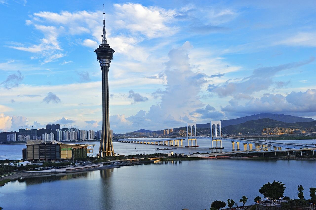 Abendbuffet im Macau Tower - 360° Drehrestaurant (Ticket nicht inbegriffen)