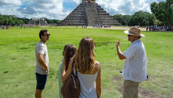 Private Tour durch Chichén Itzá inklusive Cenote- und Valladolid-Besuch