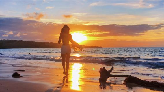 ทัวร์วันเดียว/ทัวร์หลายวัน กับคู่รักที่หน้าผา บาหลี|พระอาทิตย์ตกที่ชายหาด|บาร์ดาราดังทางอินเตอร์เน็ต|บาร์บีคิว|ประสบการณ์ พาราไกลดิ้ง