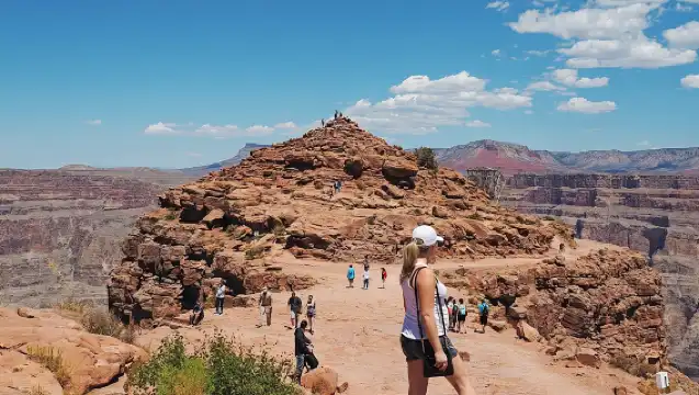 แกรนด์แคนยอนเวสต์พร้อมจุดแวะพักเขื่อนฮูเวอร์ รับประทานอาหาร และเดินชมสกายวอล์ค (ไม่บังคับ)