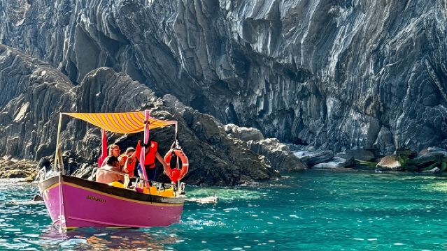 ピンクのハイエナ号でジェニー船長と一緒に5つの土地を泳いで楽しもう！