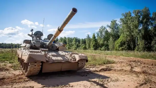 Экстремальный военный опыт с танками в Москве, Россия | стрельба боевыми патронами + свободный доступ к АК + вождение танка по бездорожью